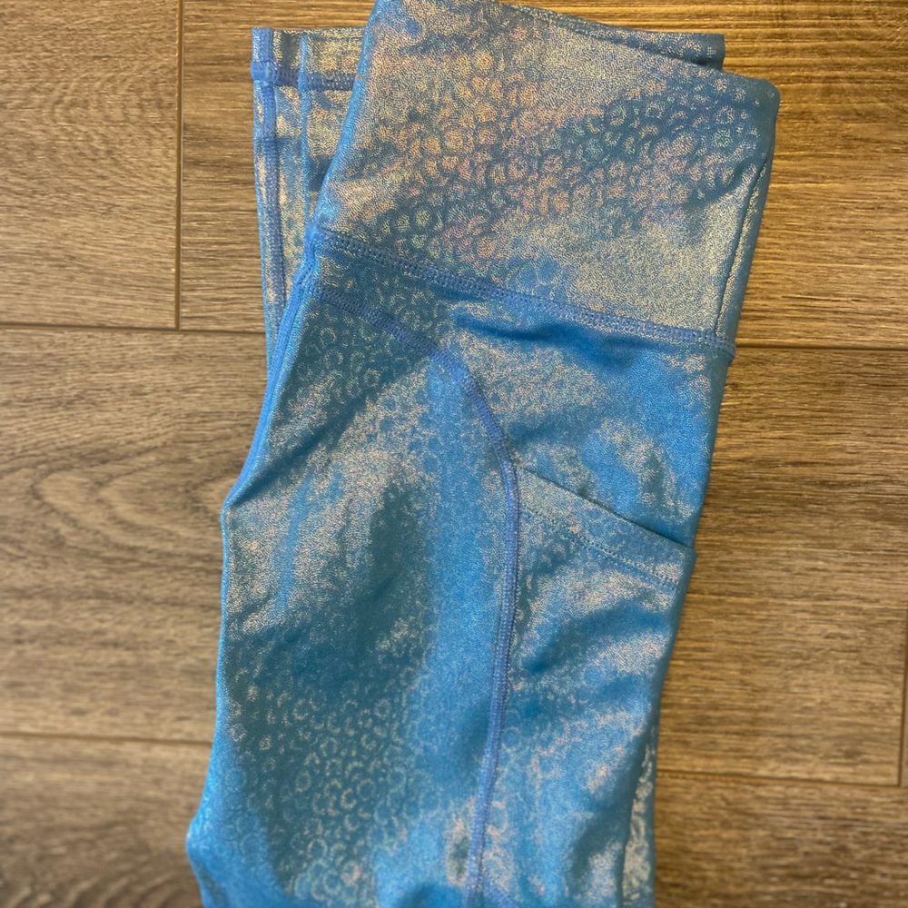 Zyia Blue Mermaid Light and tight pocket capris size 2